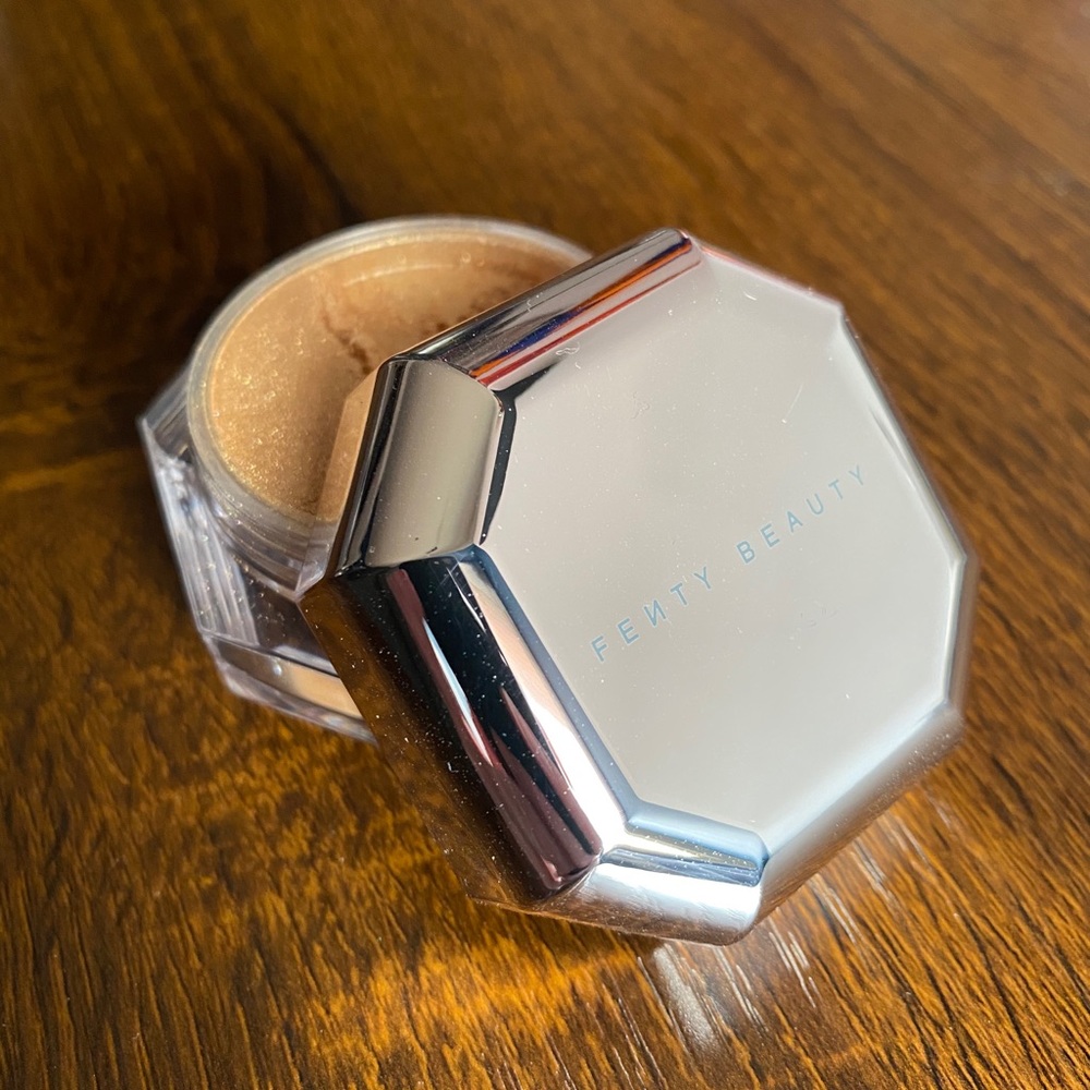 Fenty Beauty Fairy Bomb Shimmer Powder